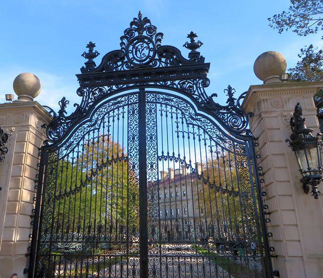 Breakers through the gate