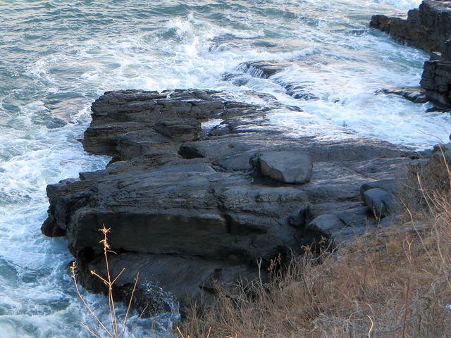 Waves breaking over the rocks along the Cliff Walk 1
