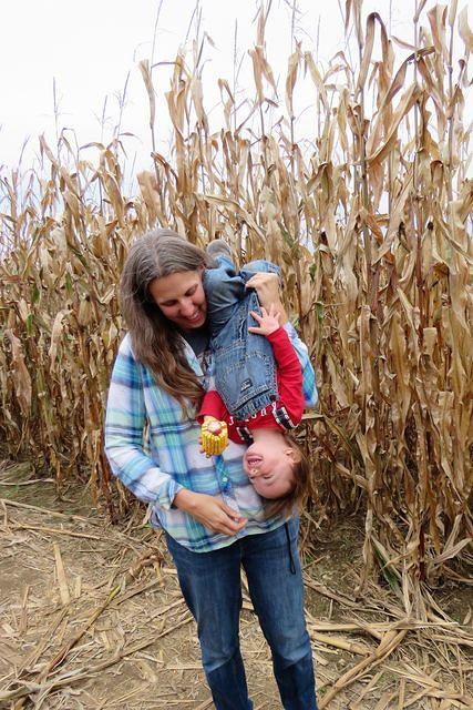 She Does Not Let Go, Even Upside Down