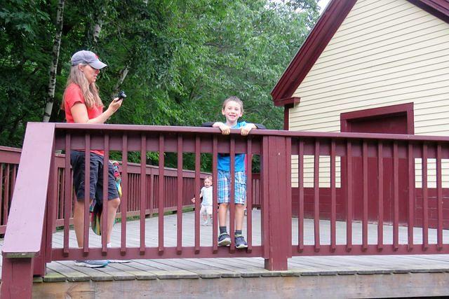 Poor Thomas, Dueling Photographers