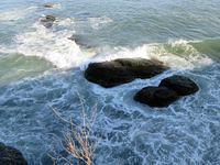 Waves breaking over the rocks along the Cliff Walk 3