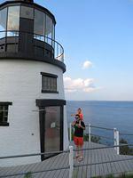 Shoulder ride at the light